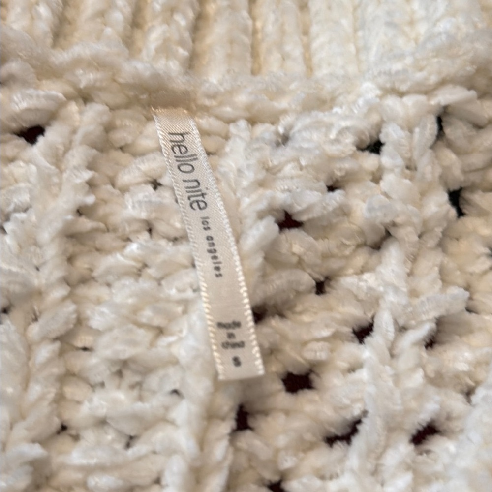Hello Nite Los Angeles Open Knit V-Neck Sweater β Size Small - Picture 3 of 3